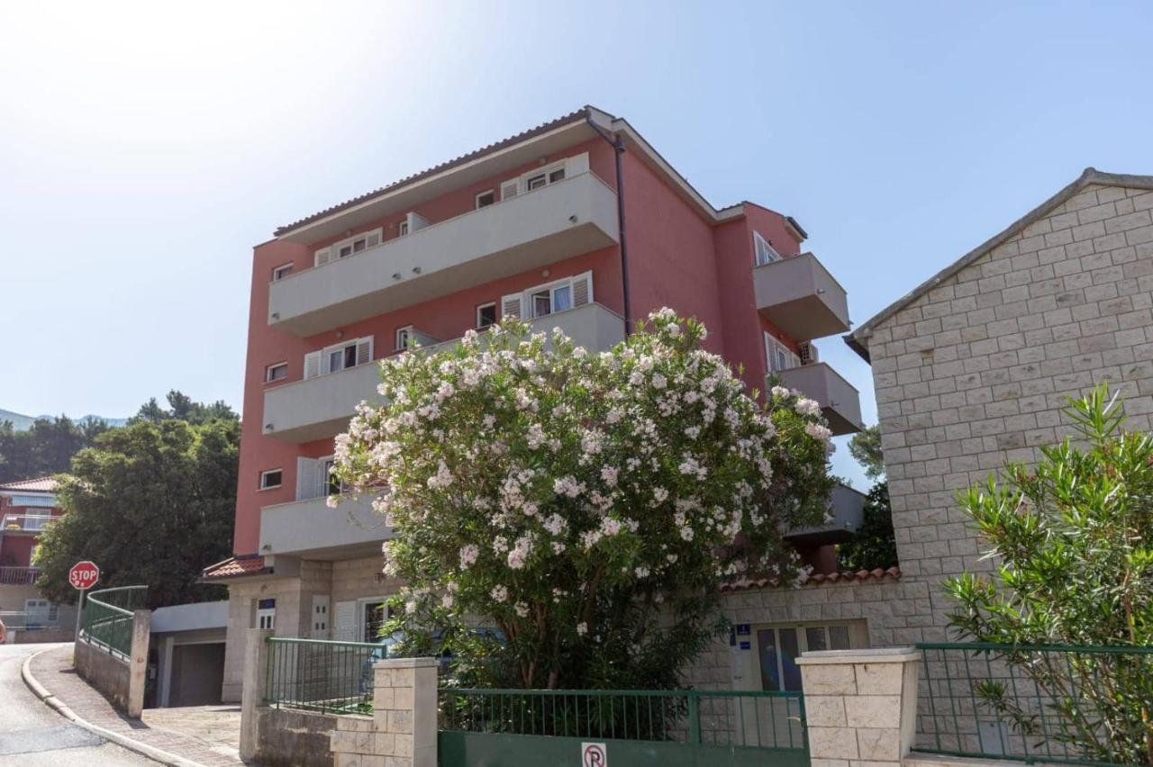 Apartments Elena Tučepi Exterior foto